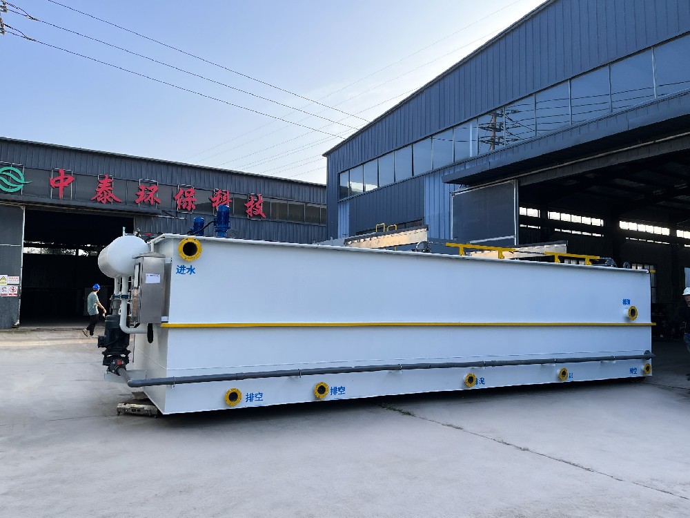 飲料廠加工廢水處理中的溶氣氣浮機(jī)設(shè)備